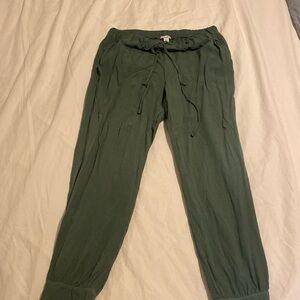 Large splendid joggers army green 100% Rayon